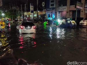 Penampakan Banjir Melanda Surabaya