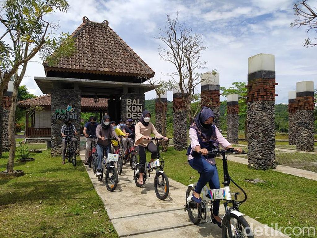 Cara Baru Menikmati Kawasan Borobudur: Main Sepeda Listrik