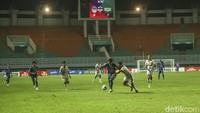 Herman Dzumafo dua kali melepaskan tendangan tepat sasaran pada menit ke-21 dan ke-27. Dua tendangannya itu masih bisa diamankan kiper PSIM Imam Arief Fadillah.  