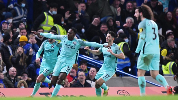 LONDON, ENGLAND - DECEMBER 29: Danny Welbeck of Brighton & Hove Albion celebrates after scoring their sides first goal  during the Premier League match between Chelsea and Brighton & Hove Albion at Stamford Bridge on December 29, 2021 in London, England. (Photo by Justin Setterfield/Getty Images)