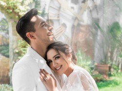 Ultah Pernikahan ke-15, Darius Sinathrya Ungkap Penyesalannya