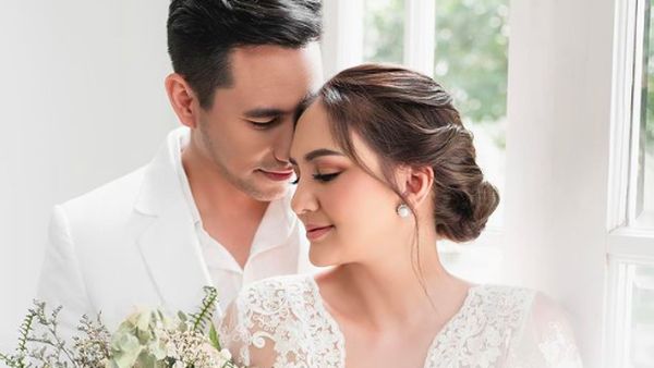 8 Foto Mesra Darius Sinathrya & Donna Agnesia Pemotretan Bak Prewedding