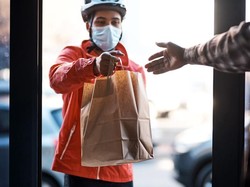 Gegara Salah Alamat, Pengantar Makanan Ini Dapat Rezeki dari Pelanggan