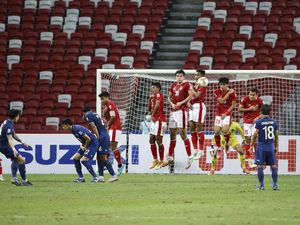 Beda Nasib Kiper Indonesia Vs Thailand: Nadeo Sibuk Banget, Siwarak Santai Beda Nasib Kiper Indonesia Vs Thailand: Nadeo Sibuk Banget, Siwarak Santai