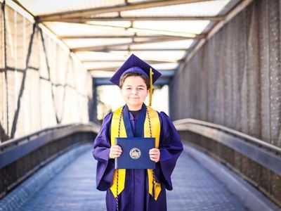 Potret Bocah Jenius Jadi Wisudawan Termuda, Kuliahnya Selesai dalam Setahun