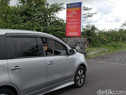 Warga Buktikan Mobilnya Menanjak di Jalan Misteri Kelud Saat Mesin Mati