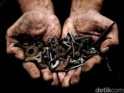 Jelang Tahun Baru, Satpol PP Razia Ranjau Paku di Pulogadung
