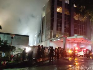 Suasana saat RSUP Kariadi Semarang Kebakaran!