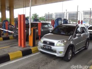 Jelang Tahun Baru, Arus Lalin di Tol Cikampek Terus Meningkat