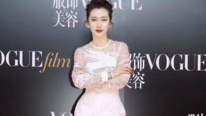 8 Foto Awet Muda Li Bingbing, Kini Bermasalah dengan Netizen karena Baju Seksi