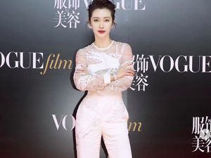 8 Foto Awet Muda Li Bingbing, Kini Bermasalah dengan Netizen karena Baju Seksi