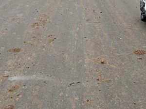 Tergelincir Ceceran Tanah, Pesepeda di Jl Sudirman Dilarikan ke RS Tergelincir Ceceran Tanah, Pesepeda di Jl Sudirman Dilarikan ke RS