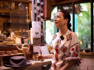 Madam Pang, Manajer Timnas Thailand Cantik yang Hobi Ngopi