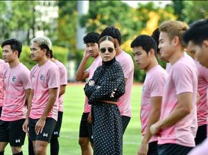 7 Potret Cantik Madam Pang, Manajer Timnas Thailand yang Curi Perhatian