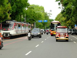 Tin..Tin.. Mobil Listrik Wisata Kota Solo Siap Meluncur!