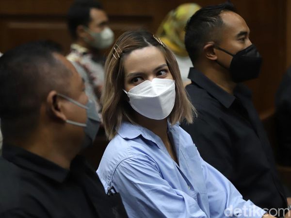 Lebih Fokus dengan Nia Ramadhani yang Ngaku Makin Religius dan Tahan Emosi