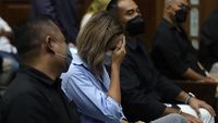 Ekspresi Nia Ramadhani di Sidang Kasus Narkoba: Hela Napas-Lap Wajah