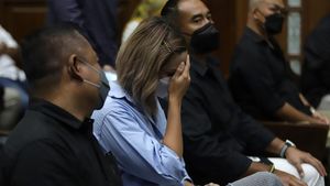 Ekspresi Nia Ramadhani di Sidang Kasus Narkoba: Hela Napas-Lap Wajah