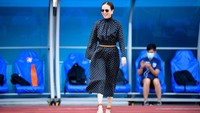 Perempuan berusia 55 tahun itu merupakan presiden klub Thai Port FC. Ia juga pernah menjadi manajer Timnas putri Thailand. (Foto: Instagram @panglamsam)