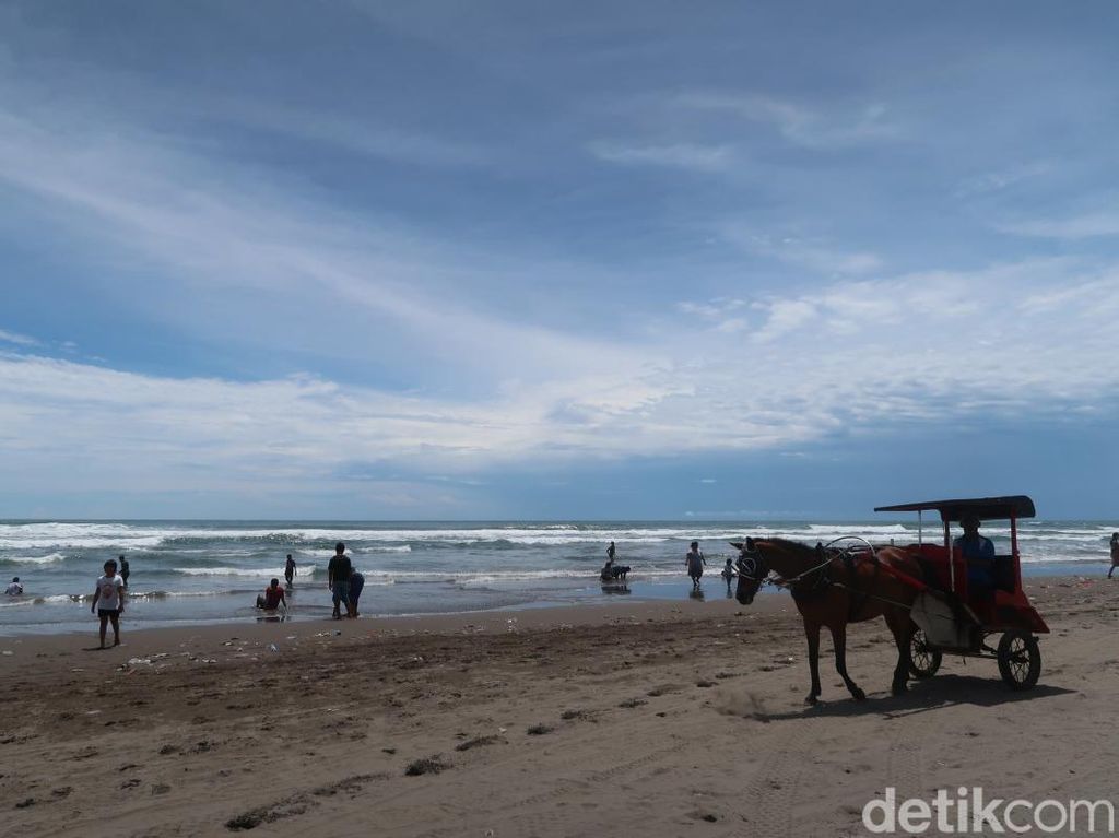 Menguak Mitos Larangan Berbaju Hijau di Pantai Selatan Jogja