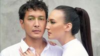 6 Foto Hamil Nadine Chandrawinata dan Dimas Anggara, Simpel Tapi Artistik