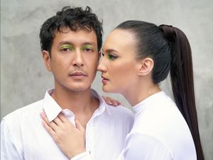 6 Foto Hamil Nadine Chandrawinata dan Dimas Anggara, Simpel Tapi Artistik 6 Foto Hamil Nadine Chandrawinata dan Dimas Anggara, Simpel Tapi Artistik