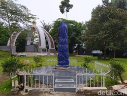 Usai Ganti Tampilan, Tugu Sa Gunung Tidar Magelang Kini Ditutup Terpal