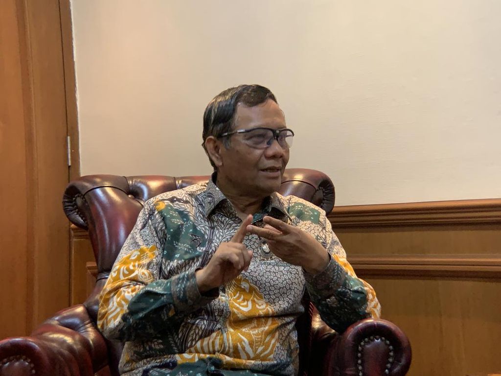 Mahfud Ungkap soal Dugaan Selundupan dari Penyedia Satelit Kemhan 2015 Mahfud Ungkap soal Dugaan Selundupan dari Penyedia Satelit Kemhan 2015