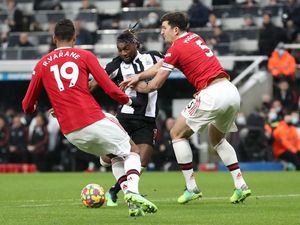 MU Diimbangi Newcastle, Rangnick Bela Varane dan Maguire