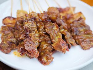 Resep Sate Babi Bumbu Bawang yang Empuk, Gurih dan Harum Resep Sate Babi Bumbu Bawang yang Empuk, Gurih dan Harum