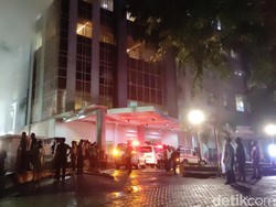 RSUP Kariadi Semarang Kebakaran, Asap Putih Membubung