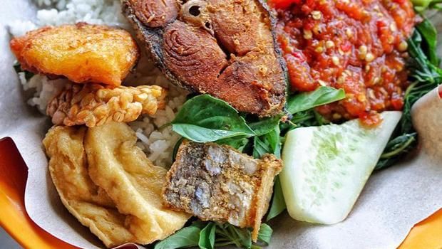 Huaah! Pedas Sedap 5 Sego Tempong Berlauk Komplet di Banyuwangi