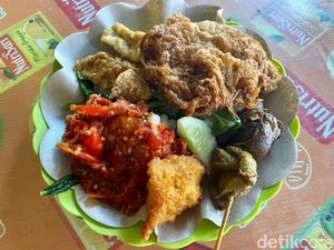 Huaah! Pedas Sedap 5 Sego Tempong Berlauk Komplet di Banyuwangi