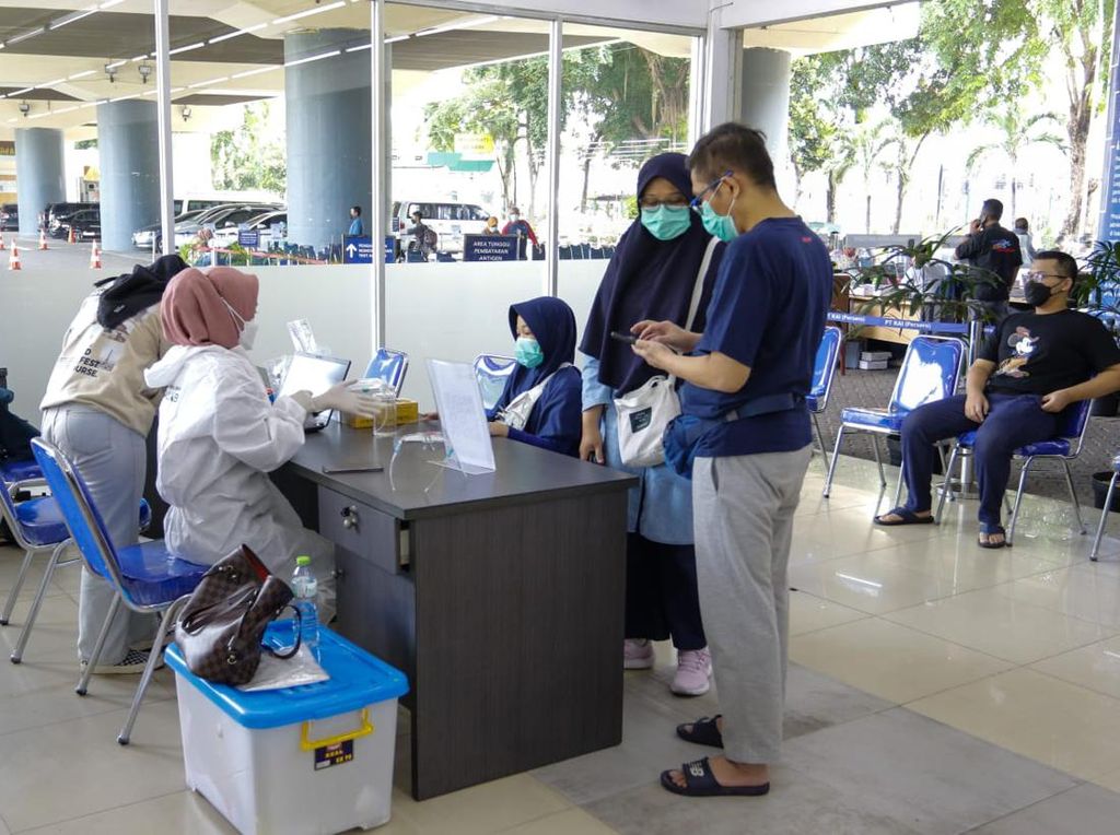 Stasiun Bekasi Layani Tes PCR Penumpang Anak di Libur Nataru