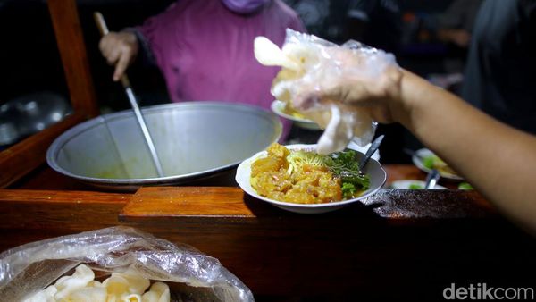 Wow! Tahu Campur Pak Sadak Habiskan 50 Kg Kikil Setiap Hari