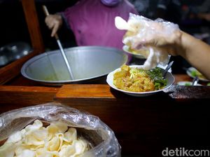 Wow! Tahu Campur Pak Sadak Habiskan 50 Kg Kikil Setiap Hari Wow! Tahu Campur Pak Sadak Habiskan 50 Kg Kikil Setiap Hari