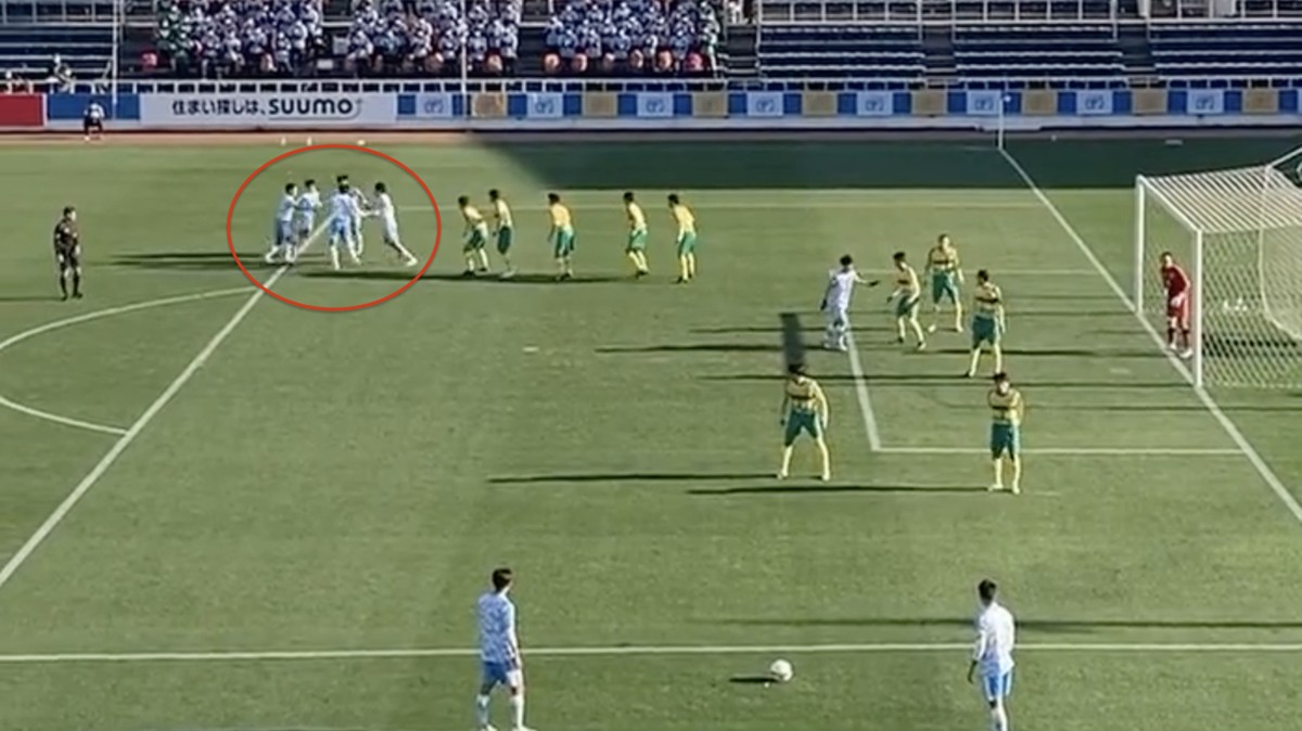 Set piece unik dari Takagawa Gakuen yang jadi viral. (Foto: Dok. Twitter)