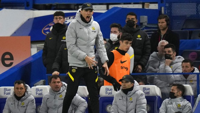 Chelseas head coach Thomas Tuchel shouts out from the touchline during the English Premier League soccer match between Chelsea and Brighton at Stamford Bridge Stadium in London, England, Wednesday, Dec. 29, 2021. (AP Photo/Alastair Grant)