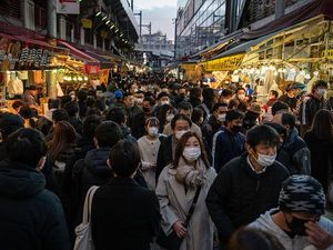 Warga Tokyo Sambut Baik Dicabutnya Aturan Pembatasan Covid-19