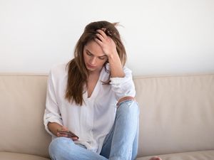Kisah Ibu Cek HP Putrinya Temukan Rahasia Menyedihkan yang Disimpan 4 Tahun Kisah Ibu Cek HP Putrinya Temukan Rahasia Menyedihkan yang Disimpan 4 Tahun