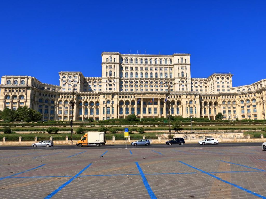 Mabuk, Turis Bobol Gedung Parlemen yang Dikira Hotel