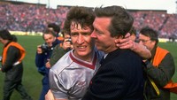 Alex Ferguson (kanan) saat menjadi manajer klub lokal Aberdeen, di Skotlandia, 1986. (Allsport UK /Allsport)
