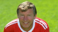 Foto portrait Alex Ferguson pada tahun 1991. Dia dibesarkan di sebuah rumah petak bersama kedua orang tuanya dan adik laki-lakinya, Martin, di Govan, Skotlandia. (Ben Radford/Allsport)