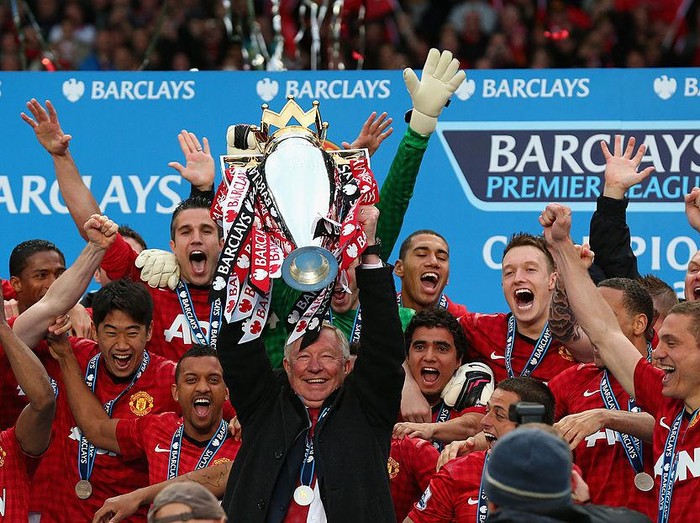 MANCHESTER, ENGLAND - MAY 12:  Manchester United Manager Sir Alex Ferguson lifts the Premier League trophy following the Barclays Premier League match between Manchester United and Swansea City at Old Trafford on May 12, 2013 in Manchester, England.  (Photo by Alex Livesey/Getty Images)