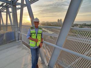 Anies Tinjau Sky View Deck JIS: Menyaksikan Senja Terakhir 2021