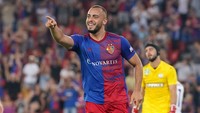 Arthur Cabral menjadi satu-satunya nama asing di daftar ini. Pemuda 23 tahun ini berhasil mencetak 39 gol dari 51 laga bersama Basel. Ia belum mencicipi rasanya bermain di Timnas Brasil. Foto: Getty Images/Christian Kaspar-Bartke