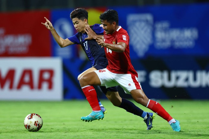 Asnawi Mangkualam SINGAPORE, SINGAPORE - DECEMBER 09: Asnawi Mangkualam Bahar #14 of Indonesia competes for the ball against Lim Pisoth #17 of Cambodia during the first half of their AFF Suzuki Cup Group B game at Bishan Stadium on December 09, 2021 in Singapore. (Photo by Yong Teck Lim/Getty Images)