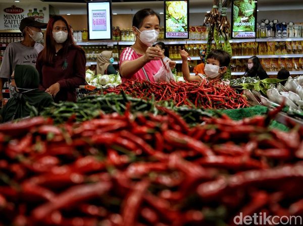 Akhir Tahun Harga-harga Naik, Supermarket Tetap Ramai