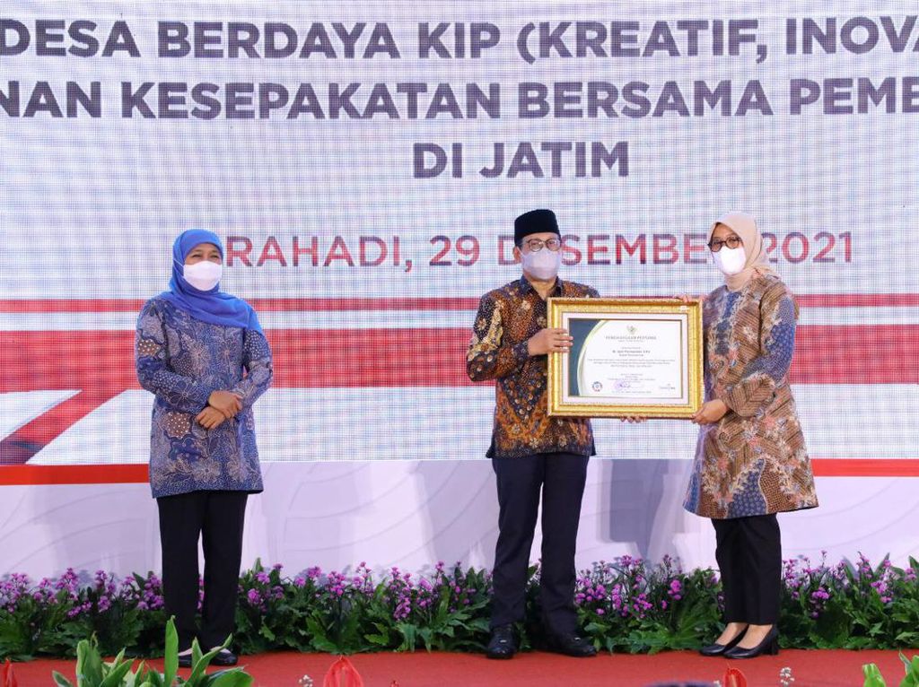 Bupati Banyuwangi Raih Penghargaan soal Peningkatan Jumlah Desa Maju Bupati Banyuwangi Raih Penghargaan soal Peningkatan Jumlah Desa Maju