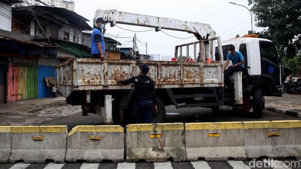 Cegah Kerumunan Saat Malam Tahun Baru, Jalan di Kemayoran Ditutup